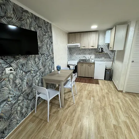 Spezzano House One Apartmán *