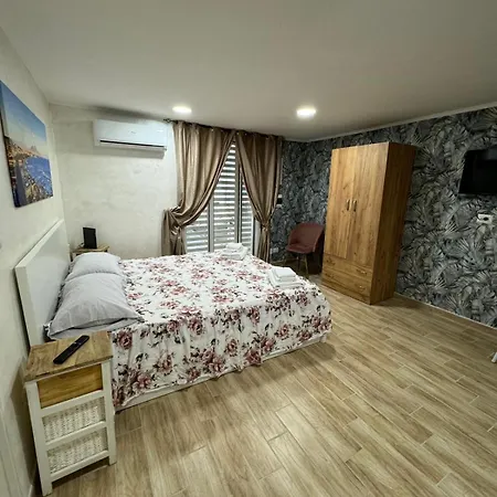 Spezzano House One Apartmán *