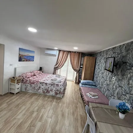 Spezzano House One Neapol