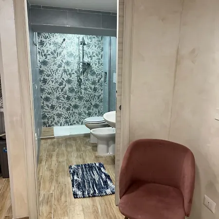 Spezzano House * נאפולי